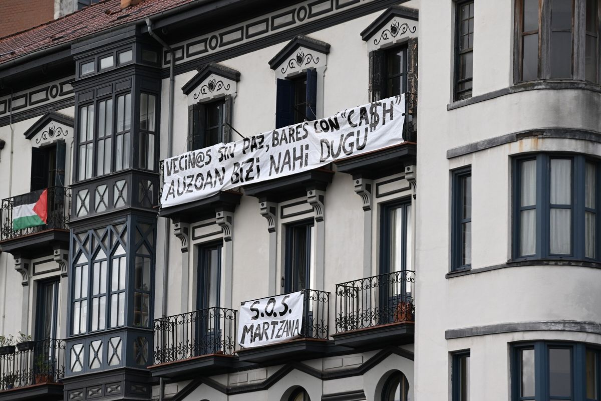 Vecinos de Marzana reivindican su derecho a descansar frente al ruido de terrazas y bares