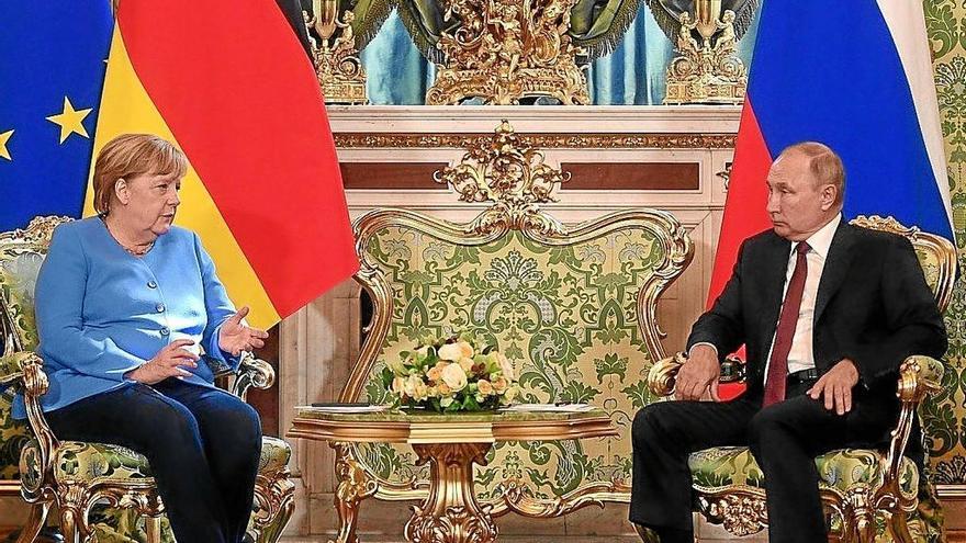 Merkel visita Moscú y pone fin a sus  16 años de mandato mirando al Este