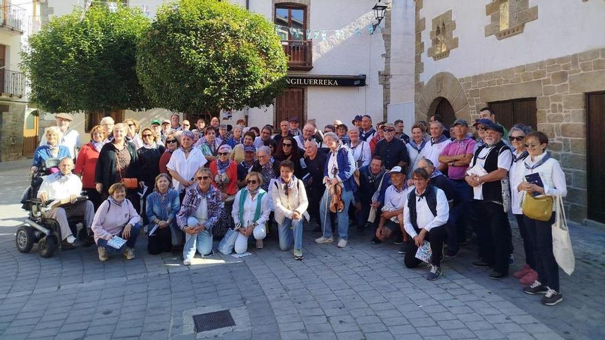 El encuentro de Kantuz llena en Aoiz el Euskararen Eguna