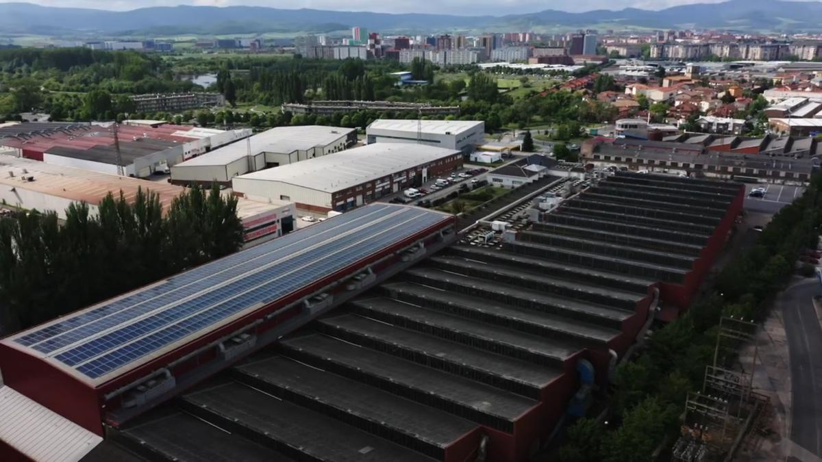 La instalación fotovoltaica de Zayer se ubica en la cubierta de una ampliación de la nave.