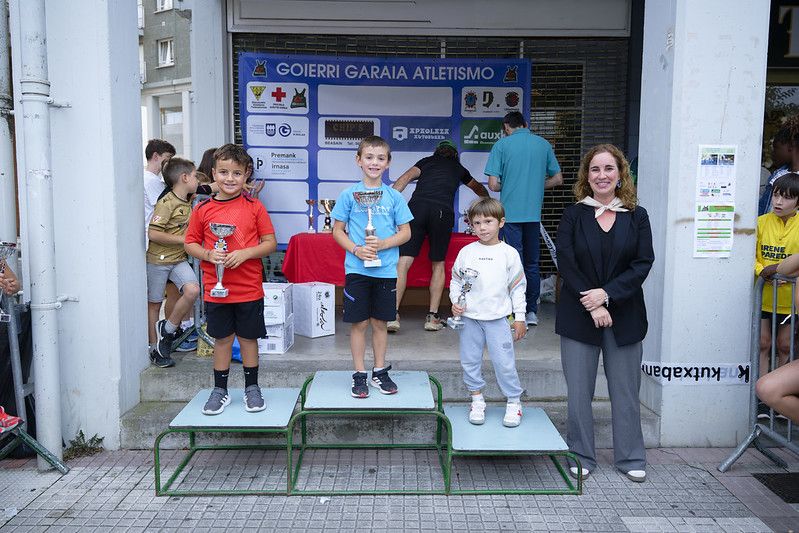 Castellers, gigantes y carrera popular en las Agorreko Santikutzak de Legazpi