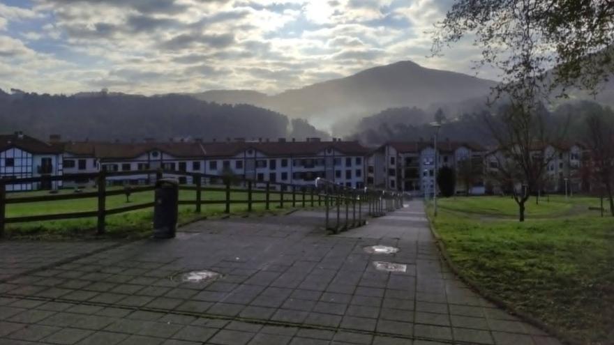 Un intenso y fuerte hedor vuelve a invadir Arrigorriaga: "Es un olor a alquitrán horrible y no sabemos si es perjudicial para la salud"