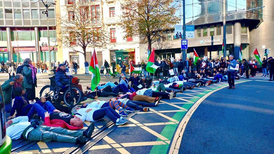 Cuatro ertzainas heridos y una persona detenida en una concentración propalestina en Bilbao