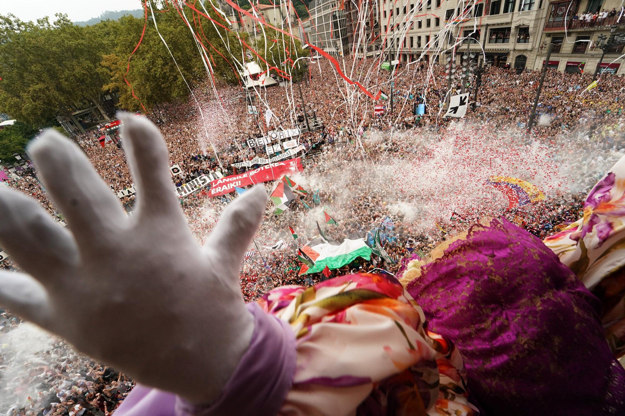 Bilbao está de fiesta: fotos del primer día de Aste Nagusia 2025