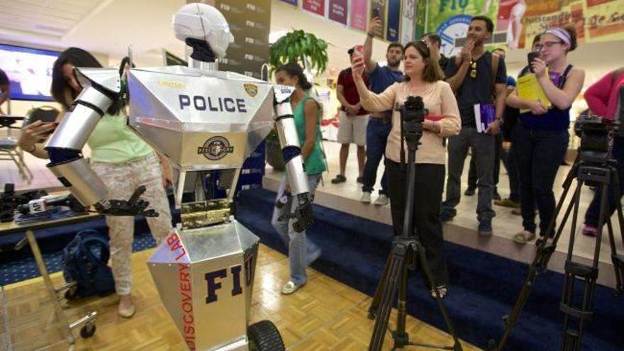 Un &#039;Robocop&#039; podría patrullar las calles de Miami