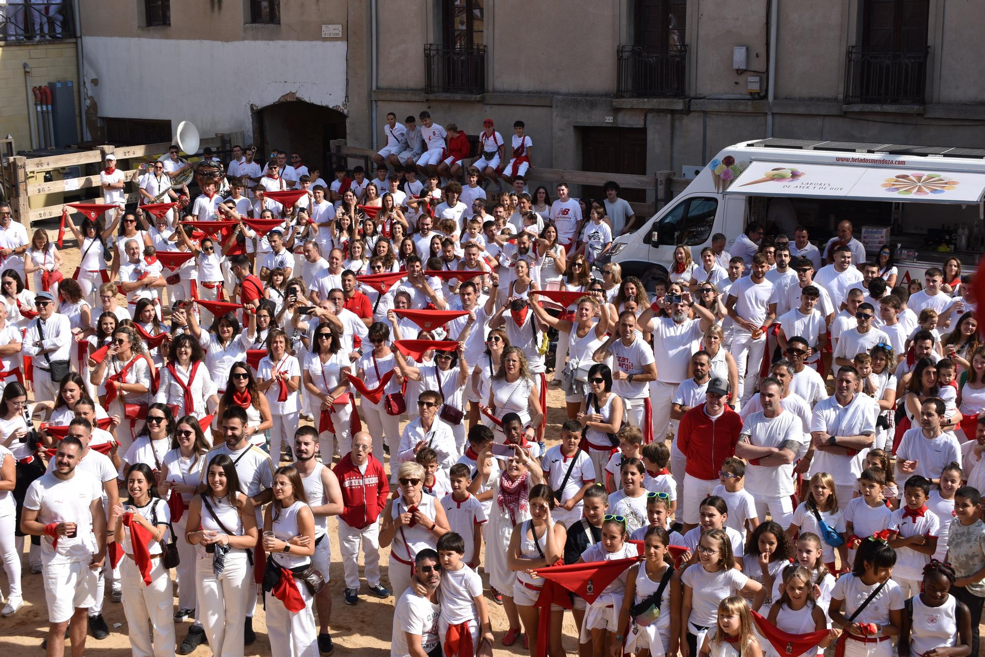 Fotos del cohete de fiestas de Cárcar 2025