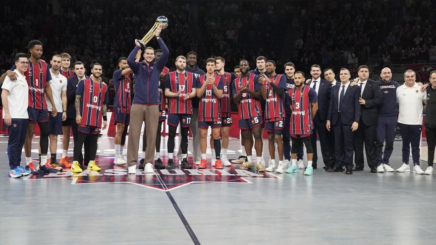 El equipo ofrece la Copa de Valencia a la afición en el Buesa Arena