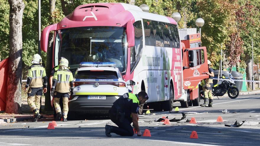Dos agentes heridos tras chocar un autobús, un turismo y un vehículo de la Policía Local