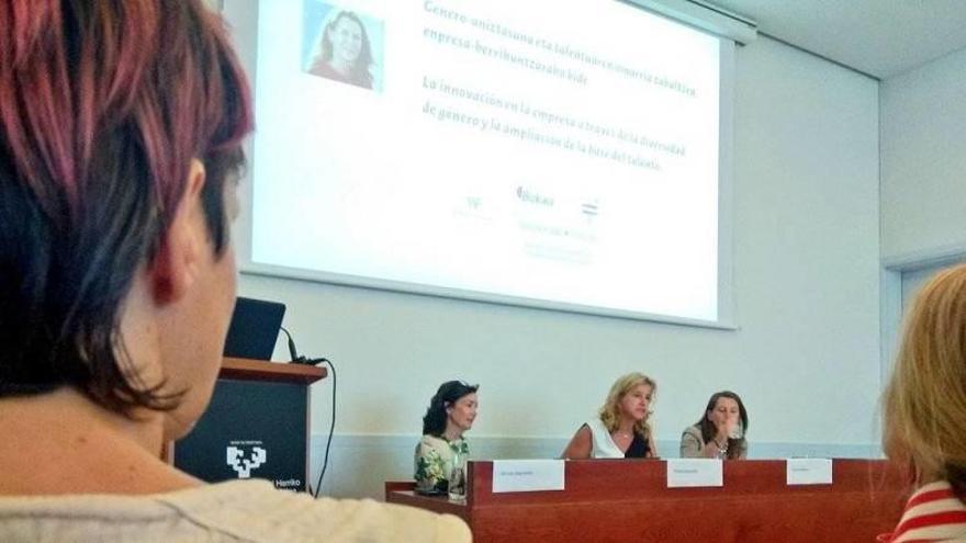 Laespada: Emakumea enpresa-zuzendaritza postuetara iristea eskubide kontua da