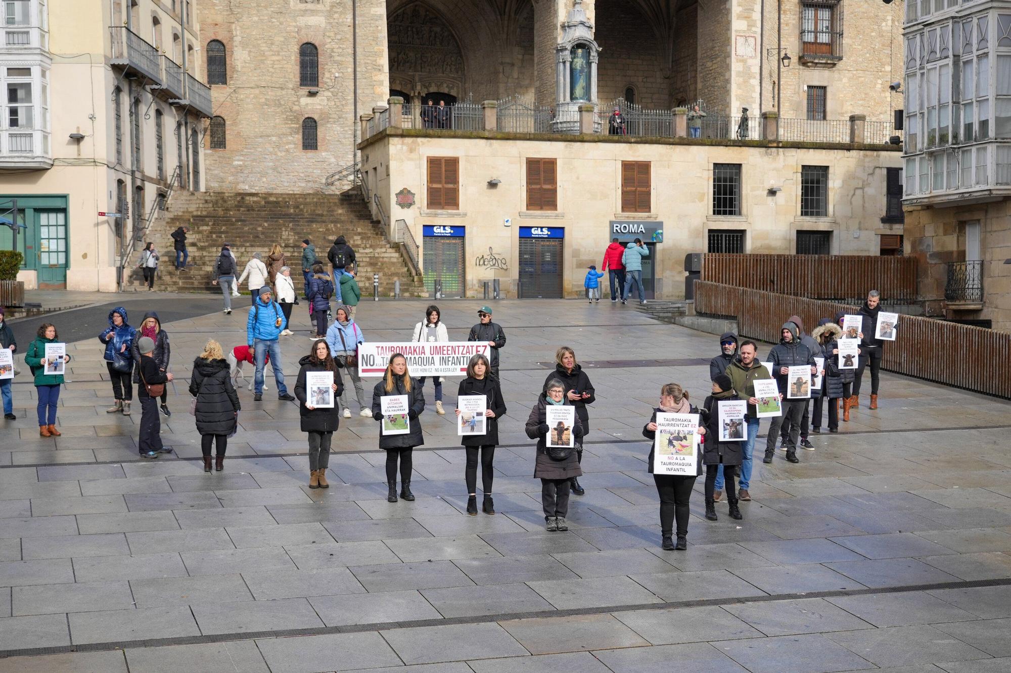 En imágenes: Concentración en contra de la Ley Taurina