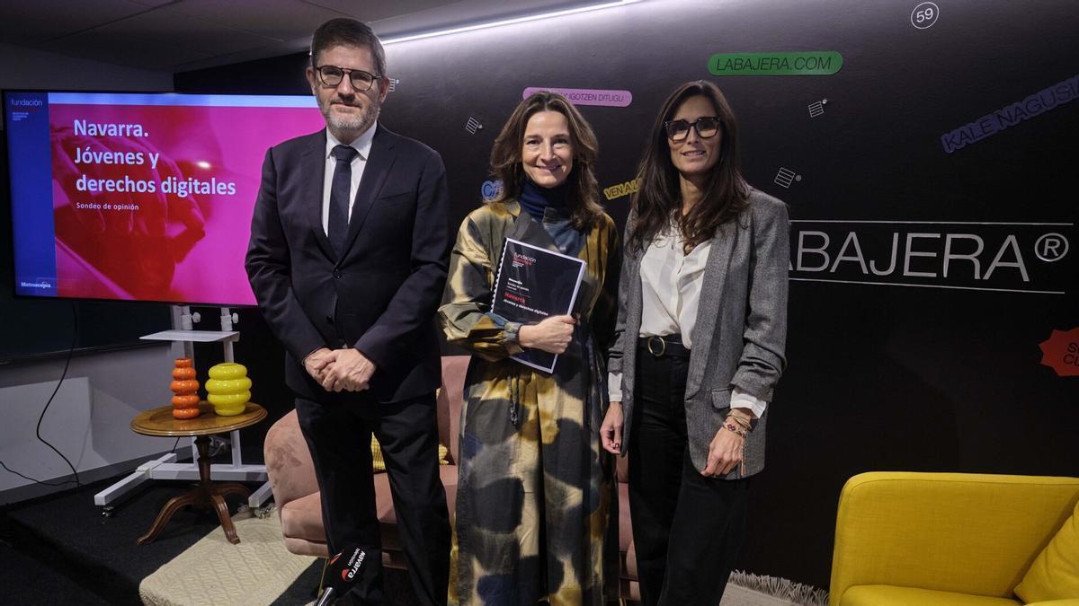 Ignacio Urquizu, Luisa Alli y Beatriz Escriña. Ignacio Urquizu, Luisa Alli y Beatriz Escriña.