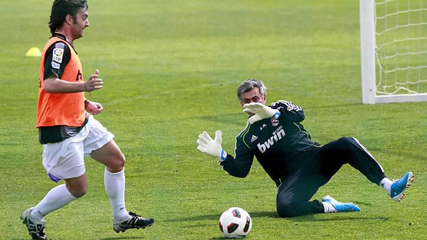 Mourinho se enfunda los guantes