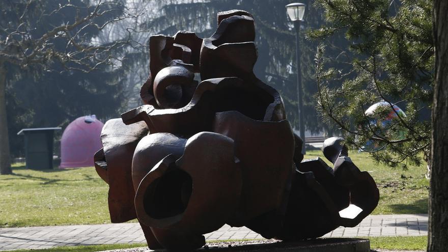 Muere el escultor Vicente Larrea, autor de la obra de La Ciudadela de Pamplona