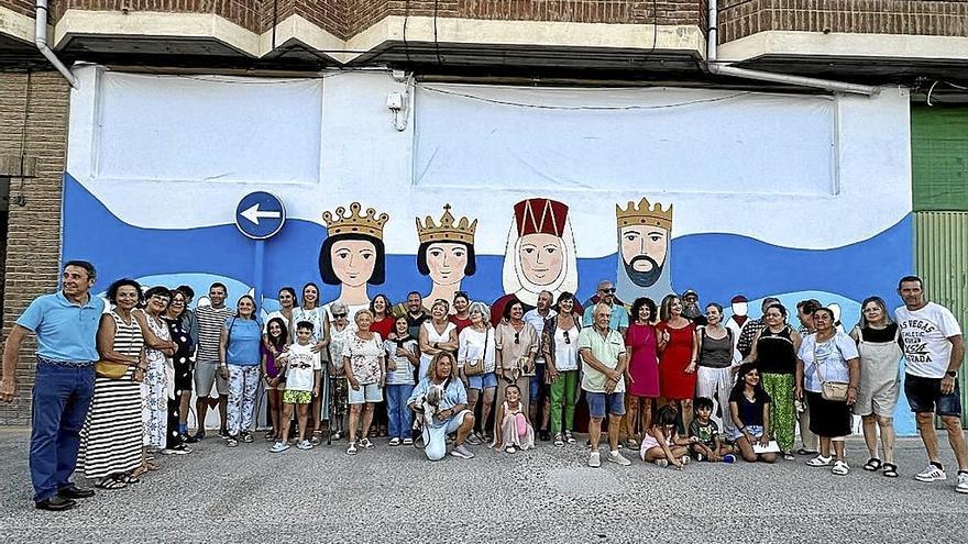 San Adrián inaugura un mural colaborativo de gran tamaño con temática festiva