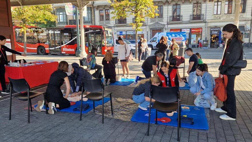 Técnicas de Reanimación Cardiopulmonar en plena calle de Bilbao