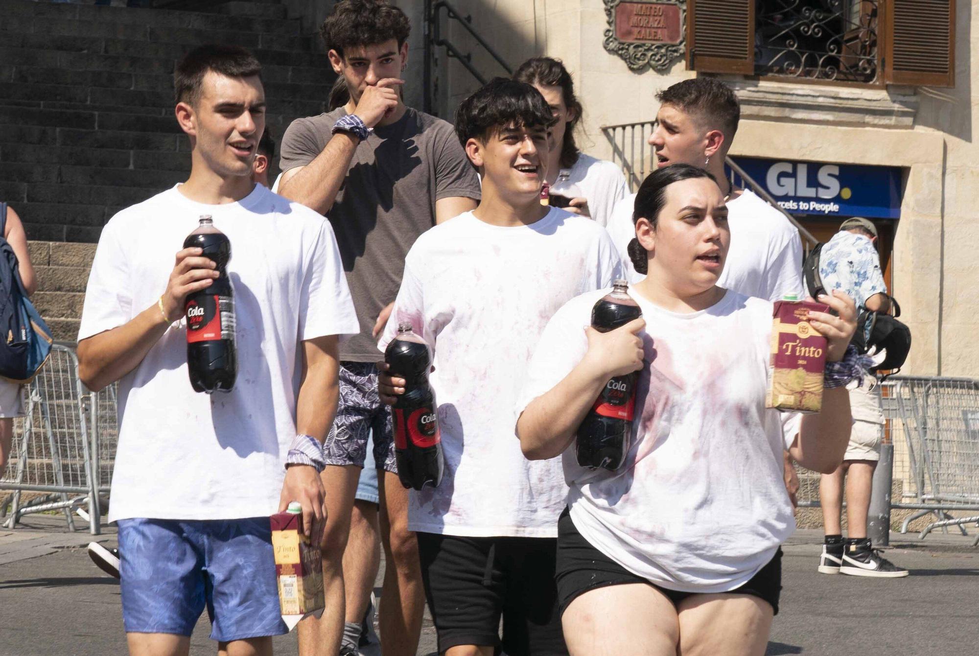 En imágenes: Vitoria sale a la calle a celebrar La Blanca tras el txupinazo