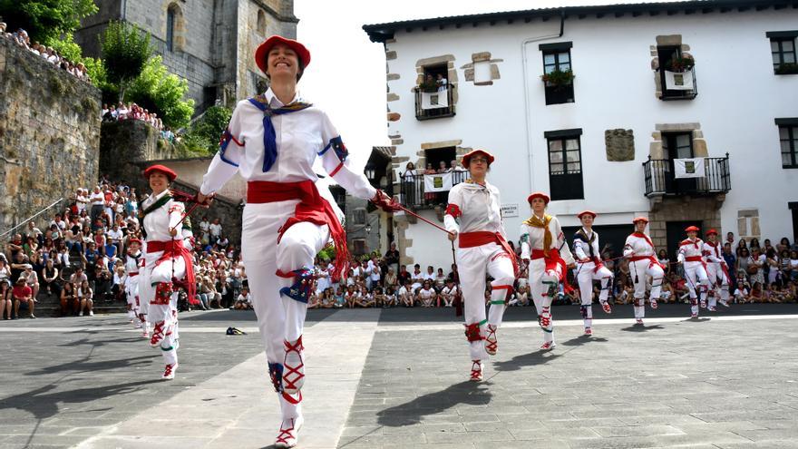 Bera busca imagen y artículos para su programa de fiestas