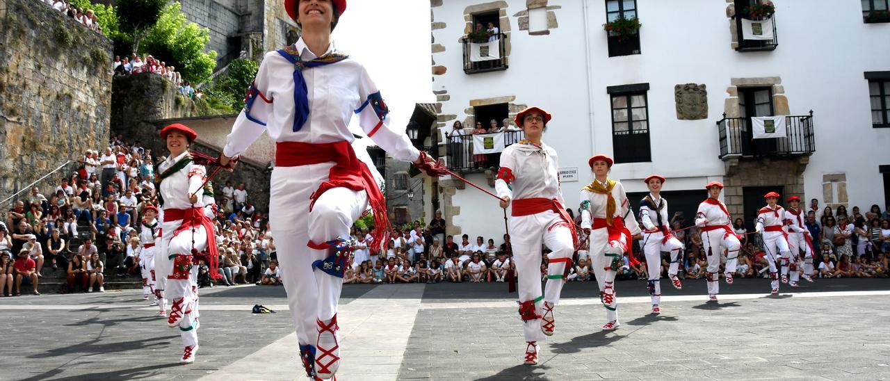 Bera busca imagen y artículos para su programa de fiestas