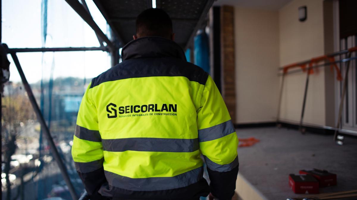 Un integrante del equipo de Seicorlan.