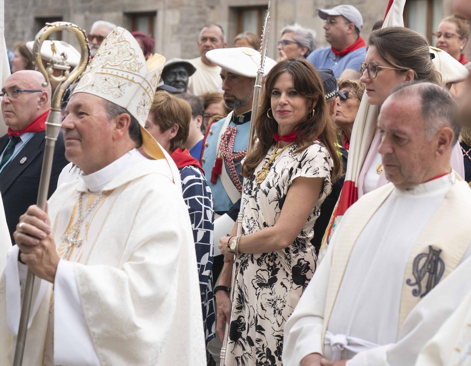 Ofrenda Floral y Aurresku de Honor a la Virgen Blanca