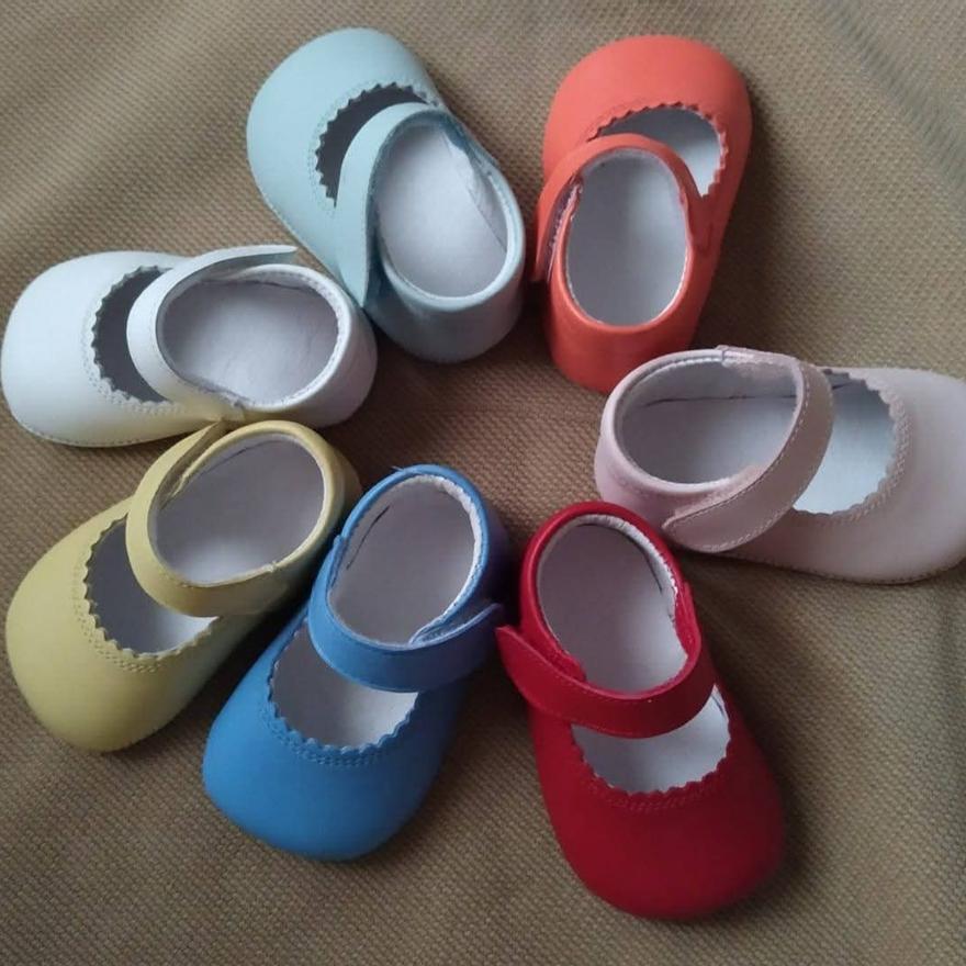 Zapatos para bebes reborn.jpg