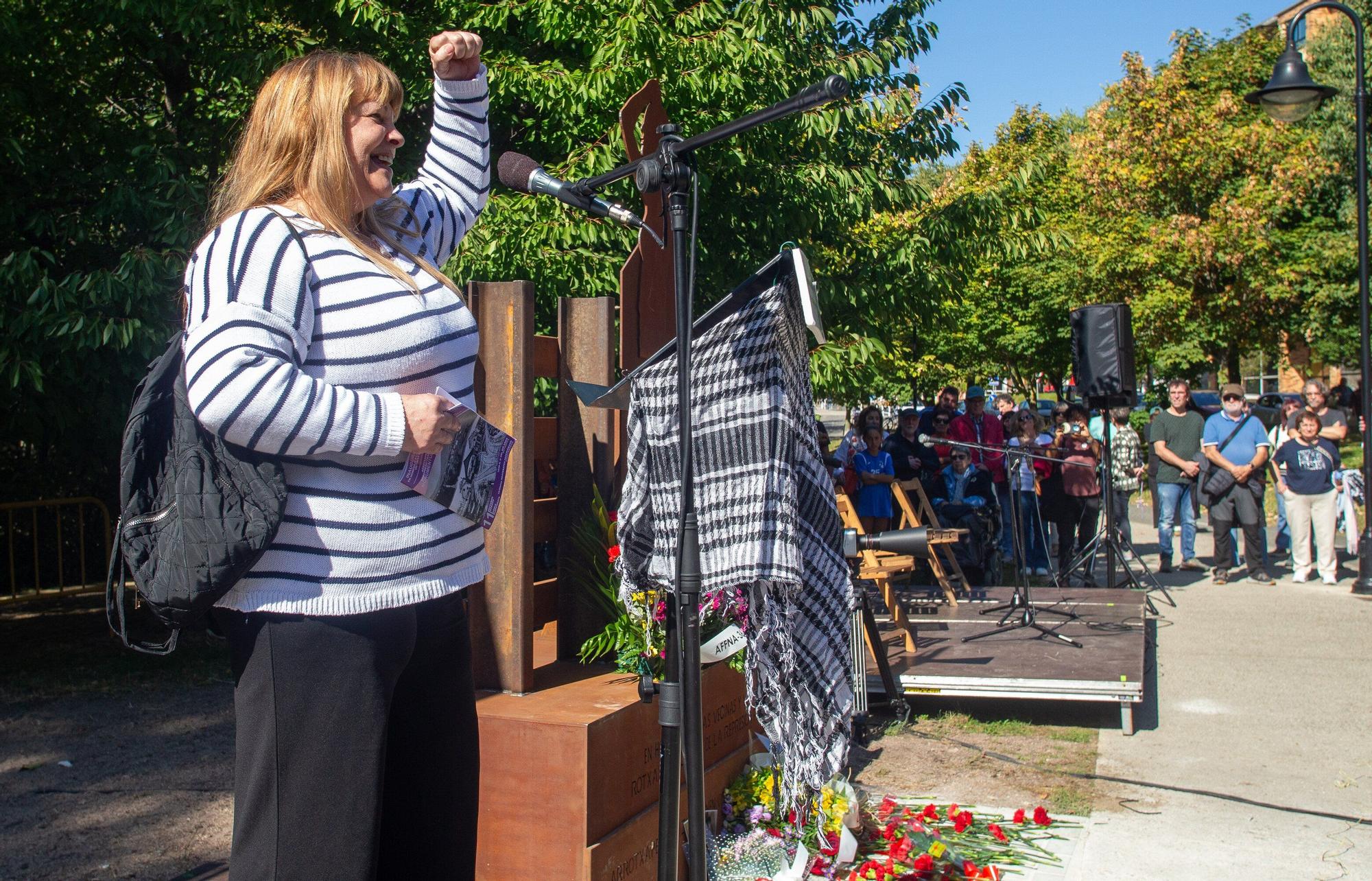 Inauguración del monumento en homenaje a las víctimas de la represión franquista en la Rochapea