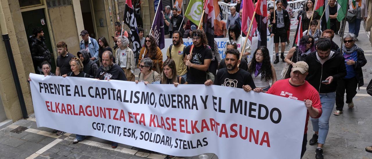 Fotos de la manifestación de CGT, CNT, Steilas, ESK y Solidari por el 1 de mayo en Pamplona