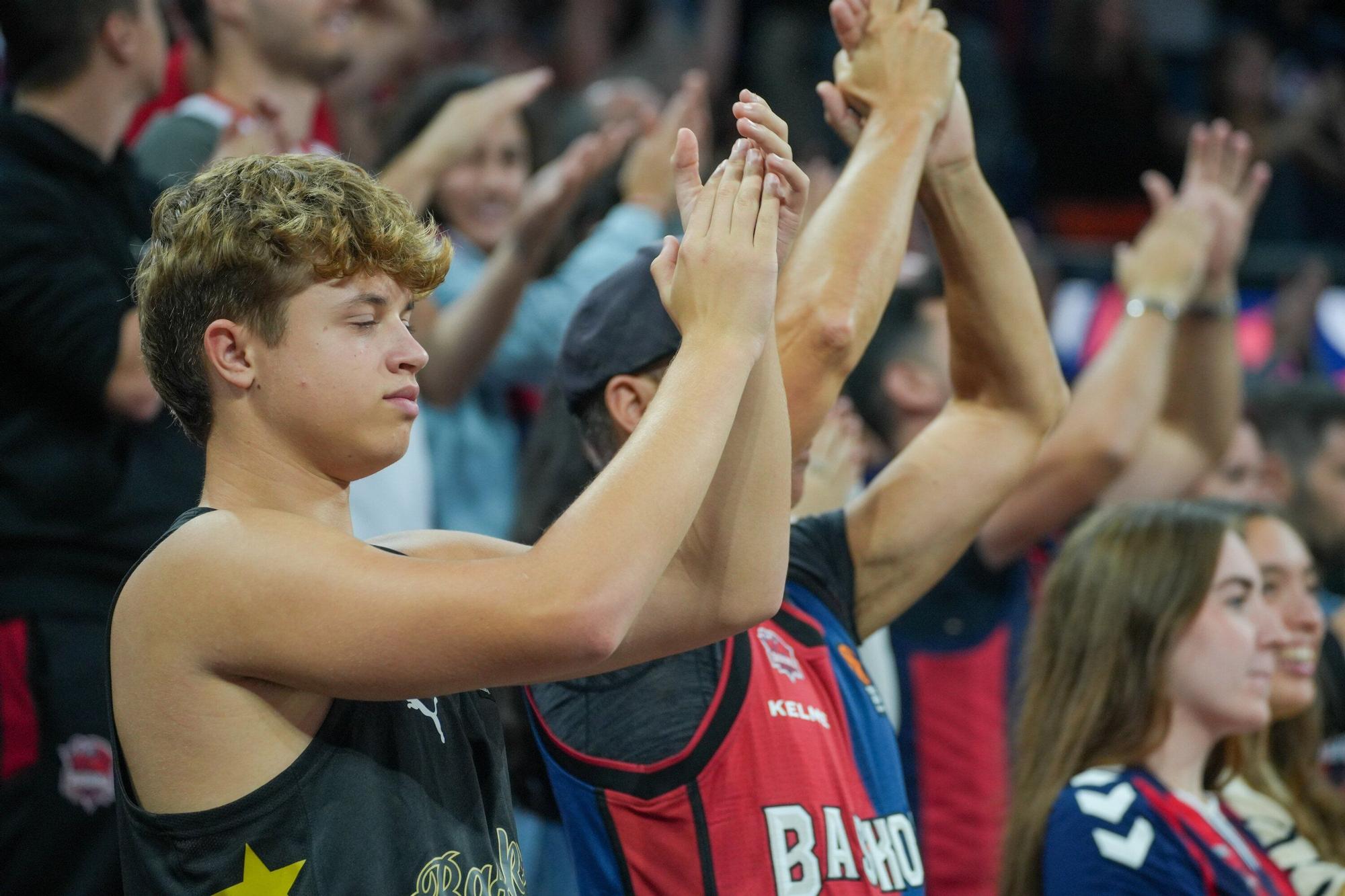 En imágenes: Ambientazo en el Baskonia-Panathinaikos (¡Búscate en las fotos!)