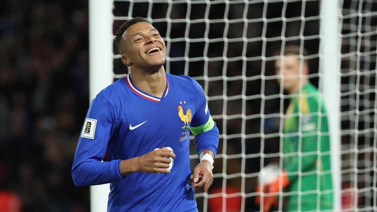 Kylian Mbappé celebra un gol con la selección francesa.