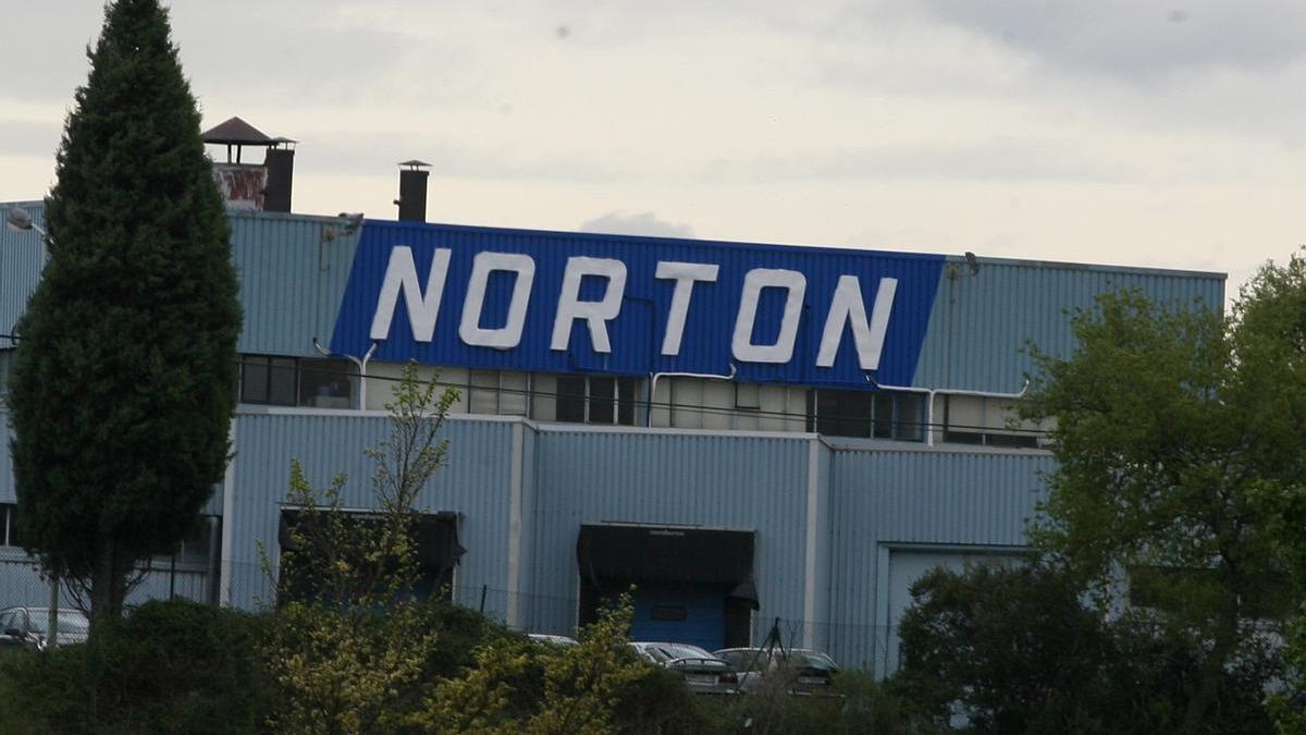 Exterior de la planta de Saint - Gobain (Norton)