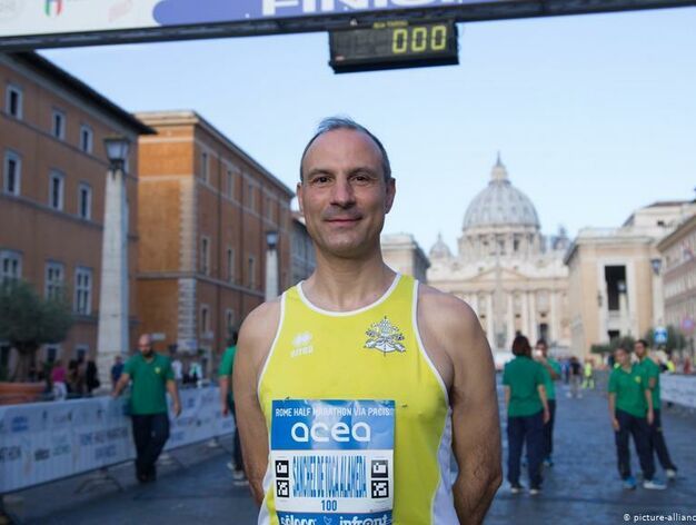 Melchor Sanchez Toca en su faceta deportiva participando en la carrera Athletica Vaticana