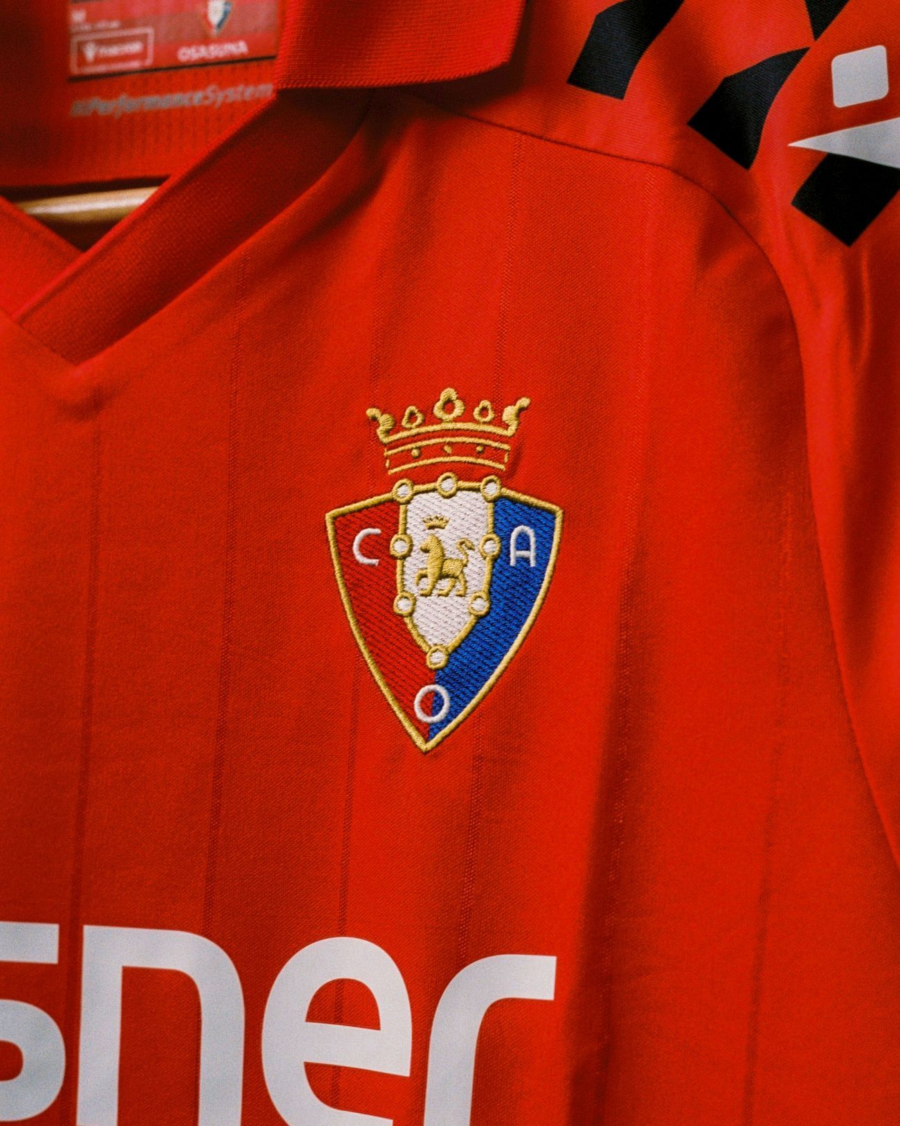 Imágenes de la nueva camiseta de Osasuna