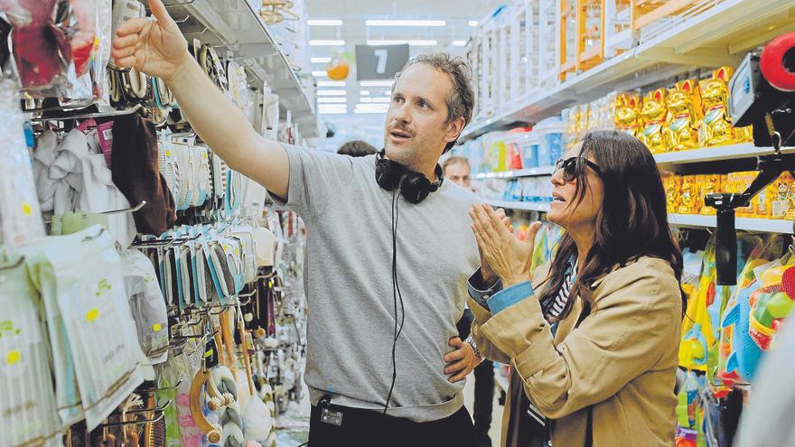 Argi gorriek gidatutako komedia