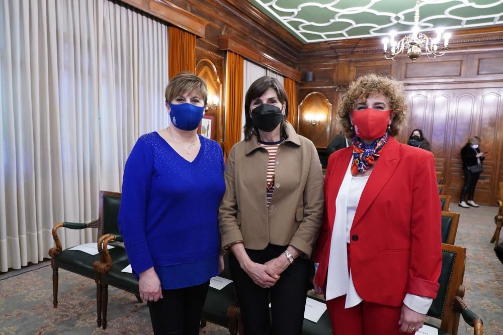 Maite Gutiérrez, Isabel Orbieta e Inmaculada Torrijos, se sumaron al encuentro en la Sociedad Bilbaina
