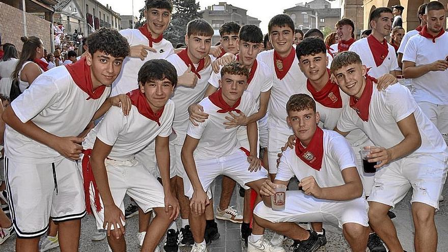 Una cuadrilla de jóvenes lodosanos, durante el arranque festivo.