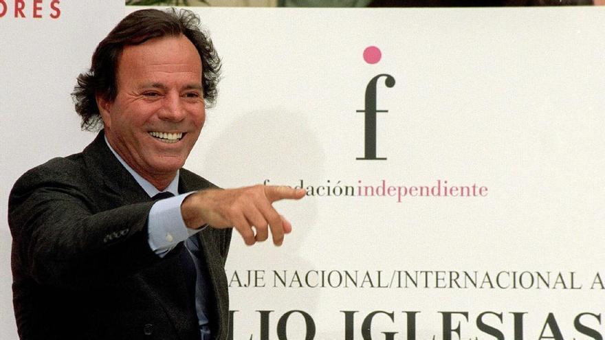 Y lo sabes: "mucho menos que un señor, y bastante más que un truhan"