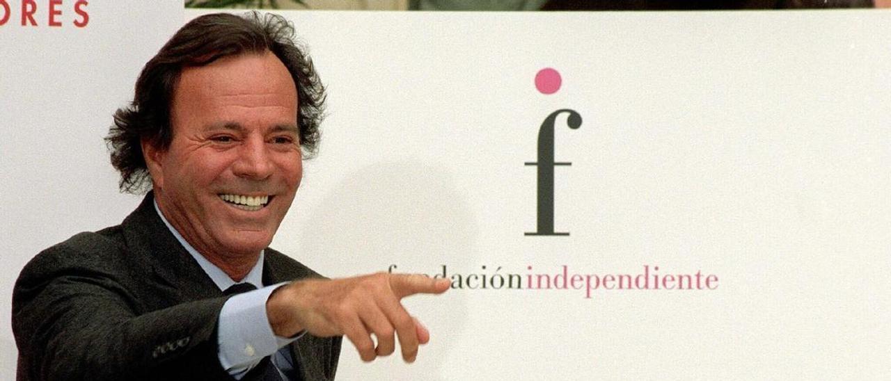 Y lo sabes: "mucho menos que un señor, y bastante más que un truhan"