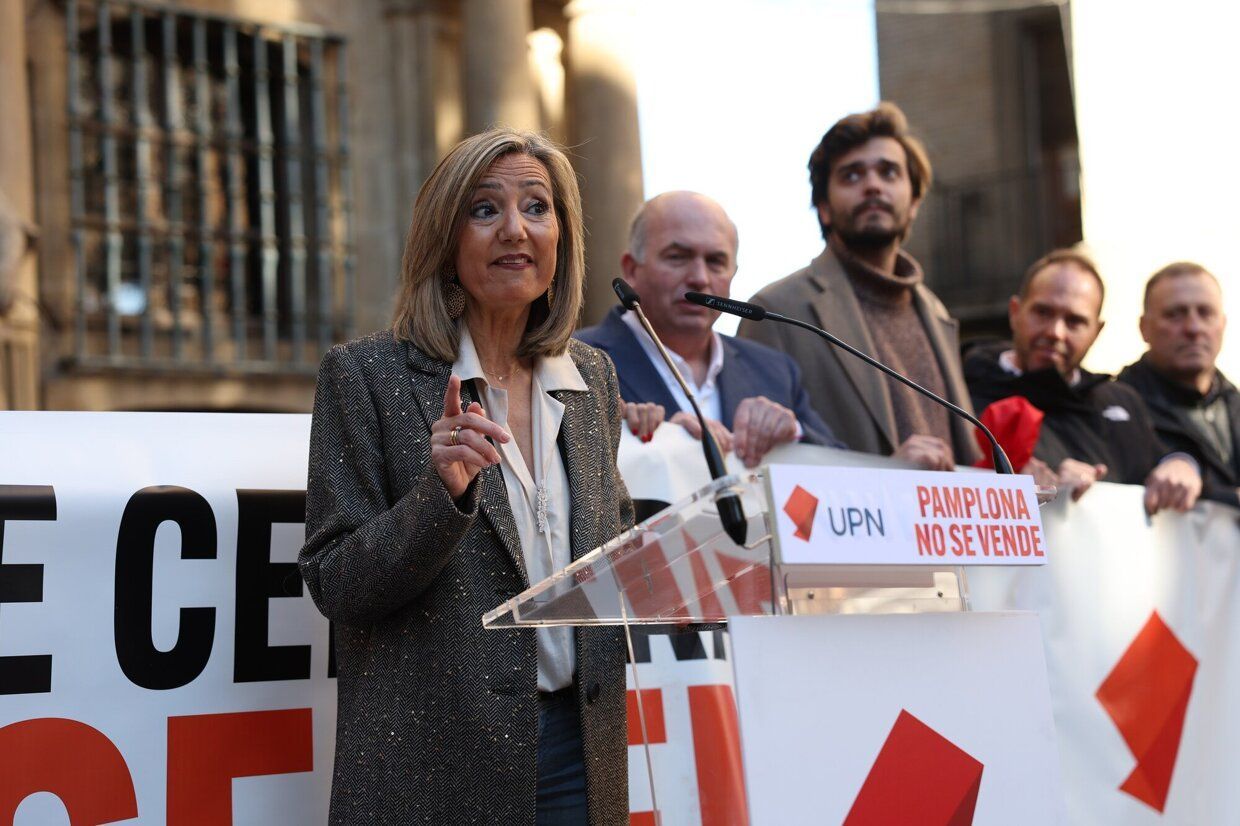 Imágenes de la concentración contra la moción de censura en Iruñea