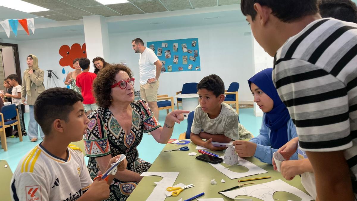 La consejera Maeztu en la visita a Fitero para conocer el proyecto &#039;Paraguas comunitario&#039;.