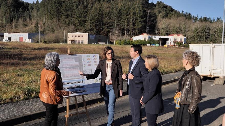 Elixabete Etxanobe ha anunciado la construcción del nuevo elkartegi en Ispaster