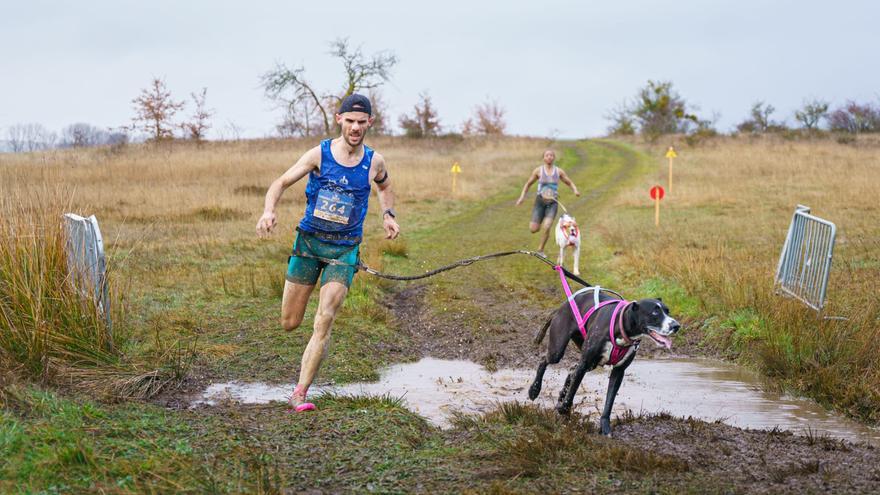 El bilbaino Oier Sánchez roza su sueño en el Mundial de ‘canicross’ de Pardubice