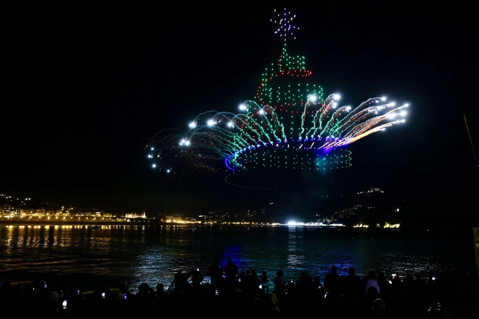 Espectacular encendido de las luces de Navidad en Donostia
