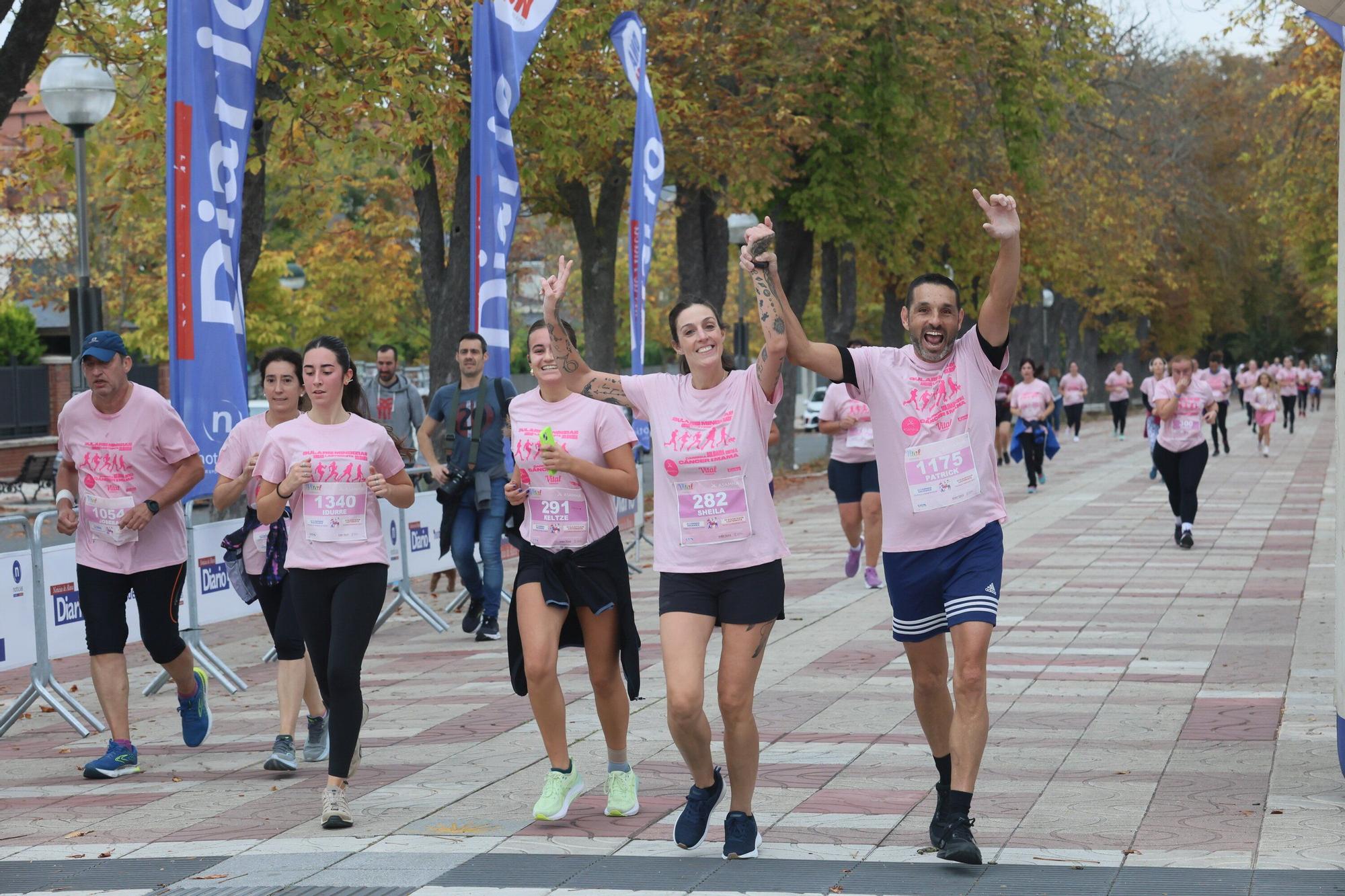 En imágenes: Vitoria se vuelca con la VI Carrera Solidaria contra el Cáncer de Mama
