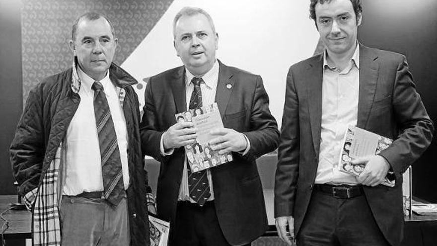 Juanito Etxeberria, subdirector de los cursos de verano, Alberto Surio y Alex Aranzábal.