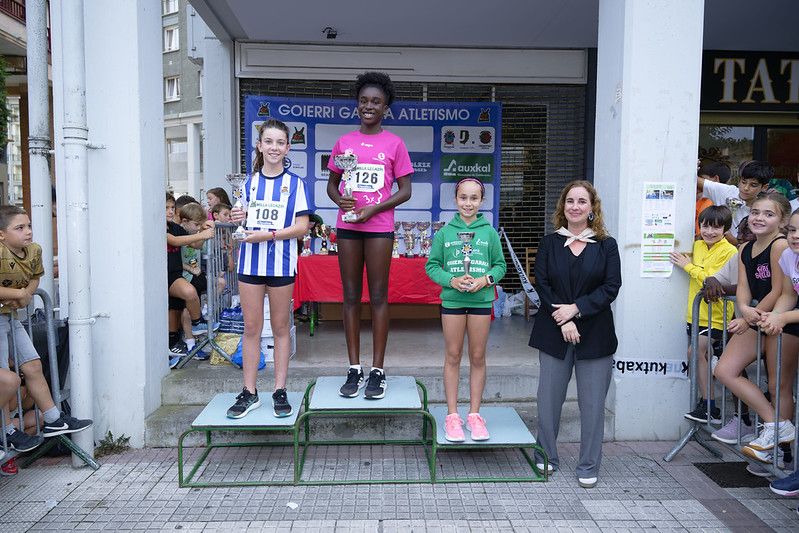 Castellers, gigantes y carrera popular en las Agorreko Santikutzak de Legazpi