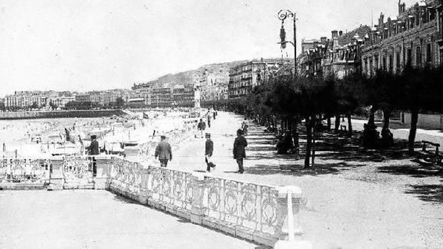 100 años enmarcando la bahía