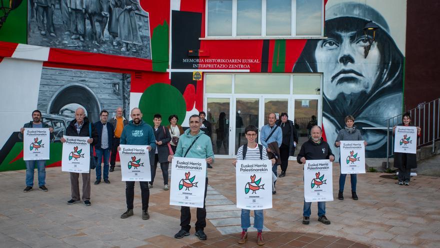 Recogida de firmas en Debagoiena para que Europa rompa su acuerdo comercial con Israel