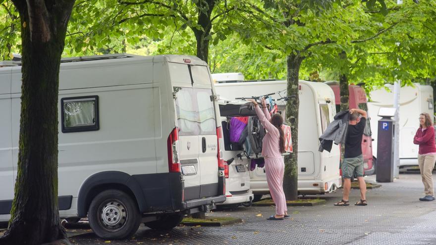 Los vecinos de Berio denuncian: “Esto no es un camping para autocaravanas, es un aparcamiento”