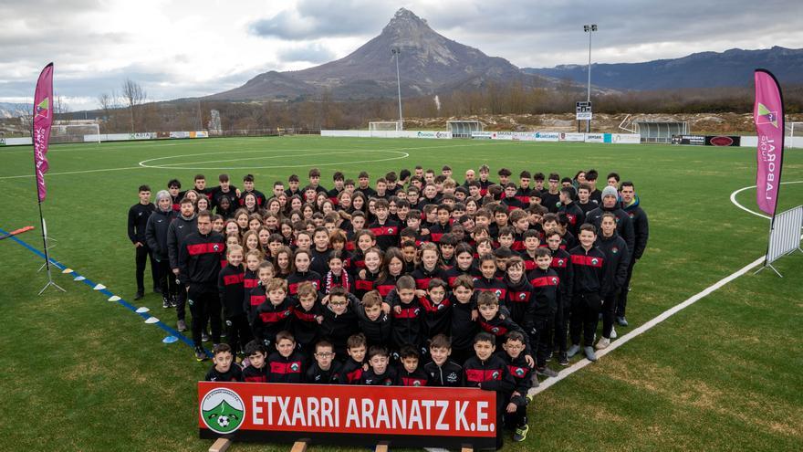 Etxarri Aranatz estrena campo de césped artificial