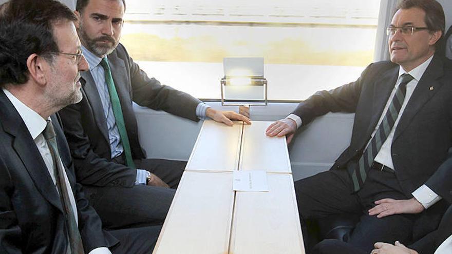 Rajoy, el Príncipe, Mas y Pastor, en el AVE a Girona.